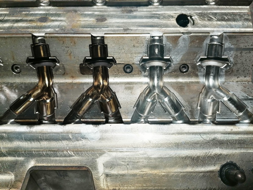 汽车零部件清洗前后